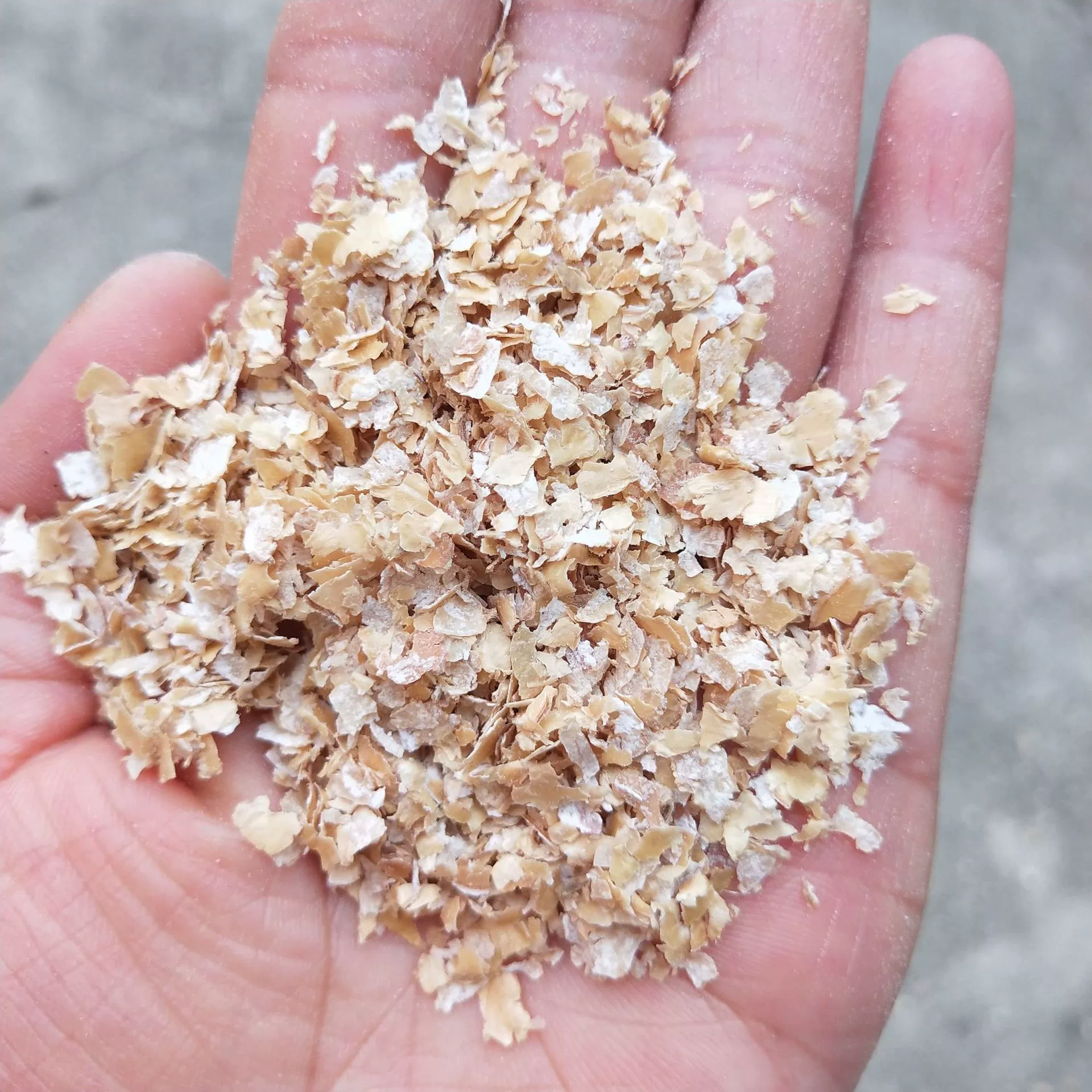 В наличии большие объемы пшеничных отрубей, корм для водных животных, грубопротеиновое сырье из пшеничных отрубей для разведения свиней, крупного рогатого скота, овец, кур, уток и гусей.