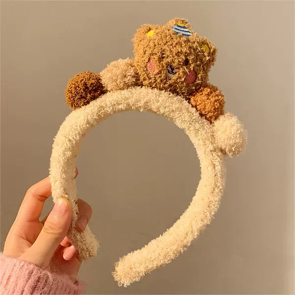 Beige four -point bear