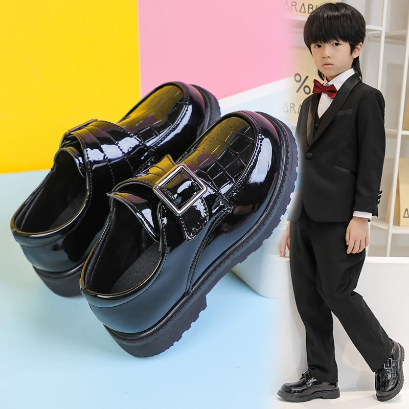 Весна и осень 2024, новые кожаные туфли для мальчиков, черные британские детские туфли, детская обувь среднего и большого размера на мягкой подошве, студенческая обувь для выступлений кампуса