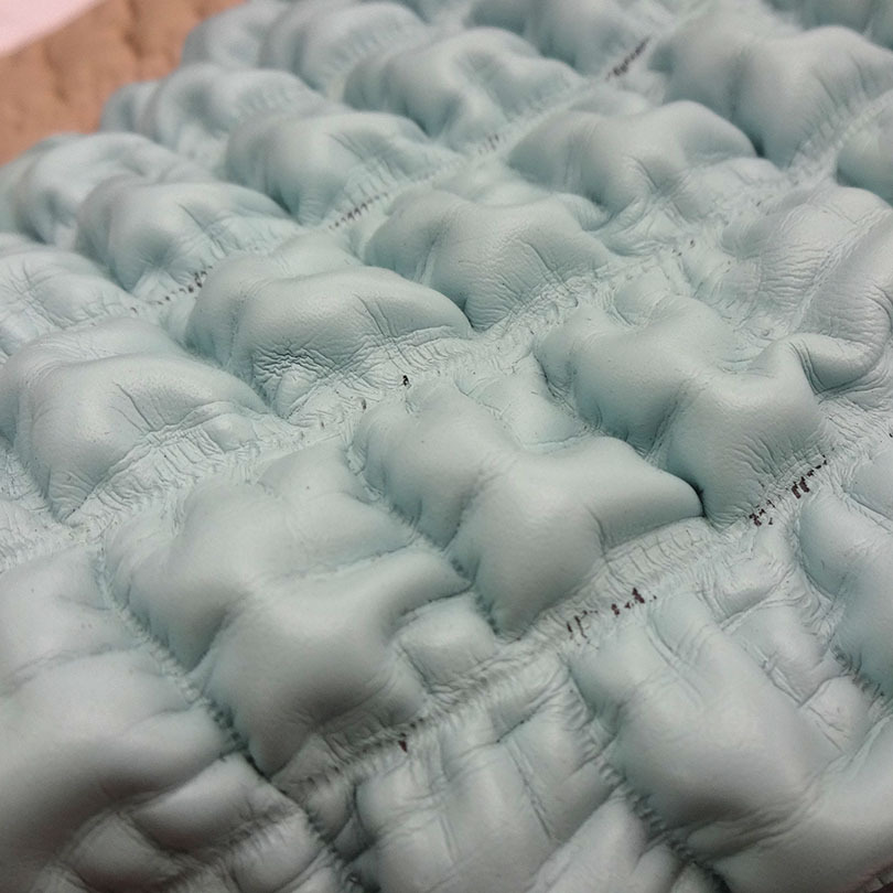 皮革布料压褶皱加工皮革压皱压折加工压花