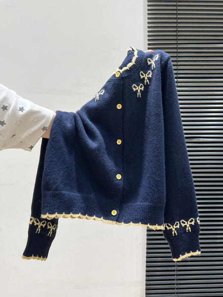 Cardigan with bow