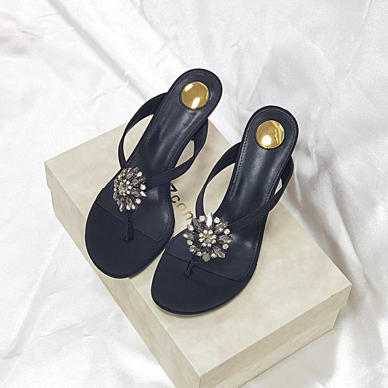2025 New Black Flip-Flop With Rhinestone Flowers High Heels European And American Style Toe-Post Sandals Retro Women's_vogvips.com