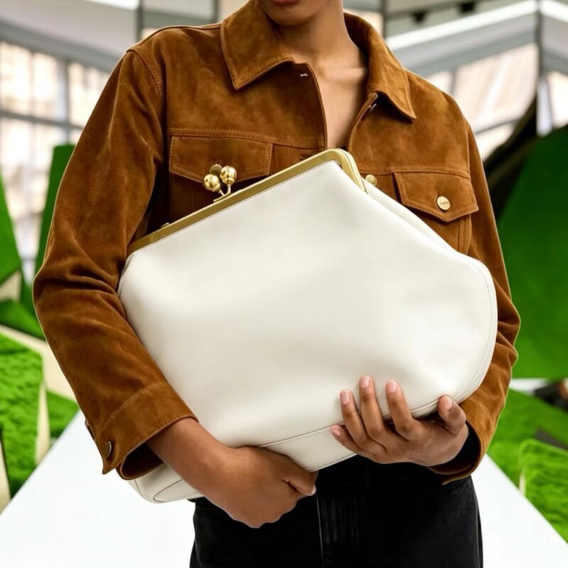 2026 Spring/Summer New Fashion Large Kiss Lock Niche Design Clutch Bag Pink Handbag Runway Style Single Shoulder Bag