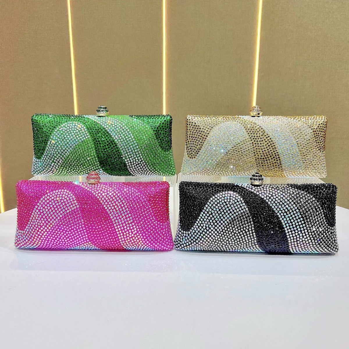 Neue luxuriöse Damen-Abendtasche mit Strassbesatz, komplett mit Diamanten besetzt, ideal für Hochzeiten, Brautjungfernpartys und andere festliche Anlässe._voghion.com