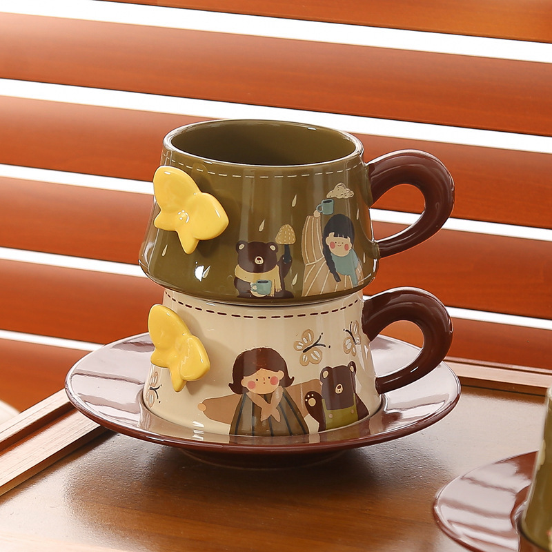 レトロ軽くて豪華な陶磁器のコーヒーカップのセットの高級感があります。|undefined