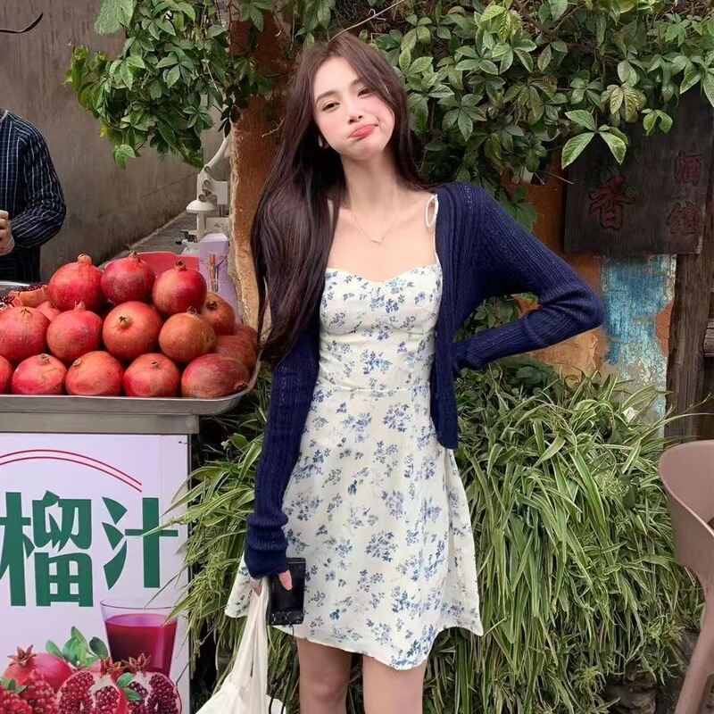 Pecoeul2025 New Style Chic French Sweet Floral Spaghetti Strap Dress for Women with a Waist-Cinching Tea Break Style Pecoeul2025 New Style Chic French Sweet Floral Spaghetti Strap Dress for Women with a Waist-Cinching Tea Break Style