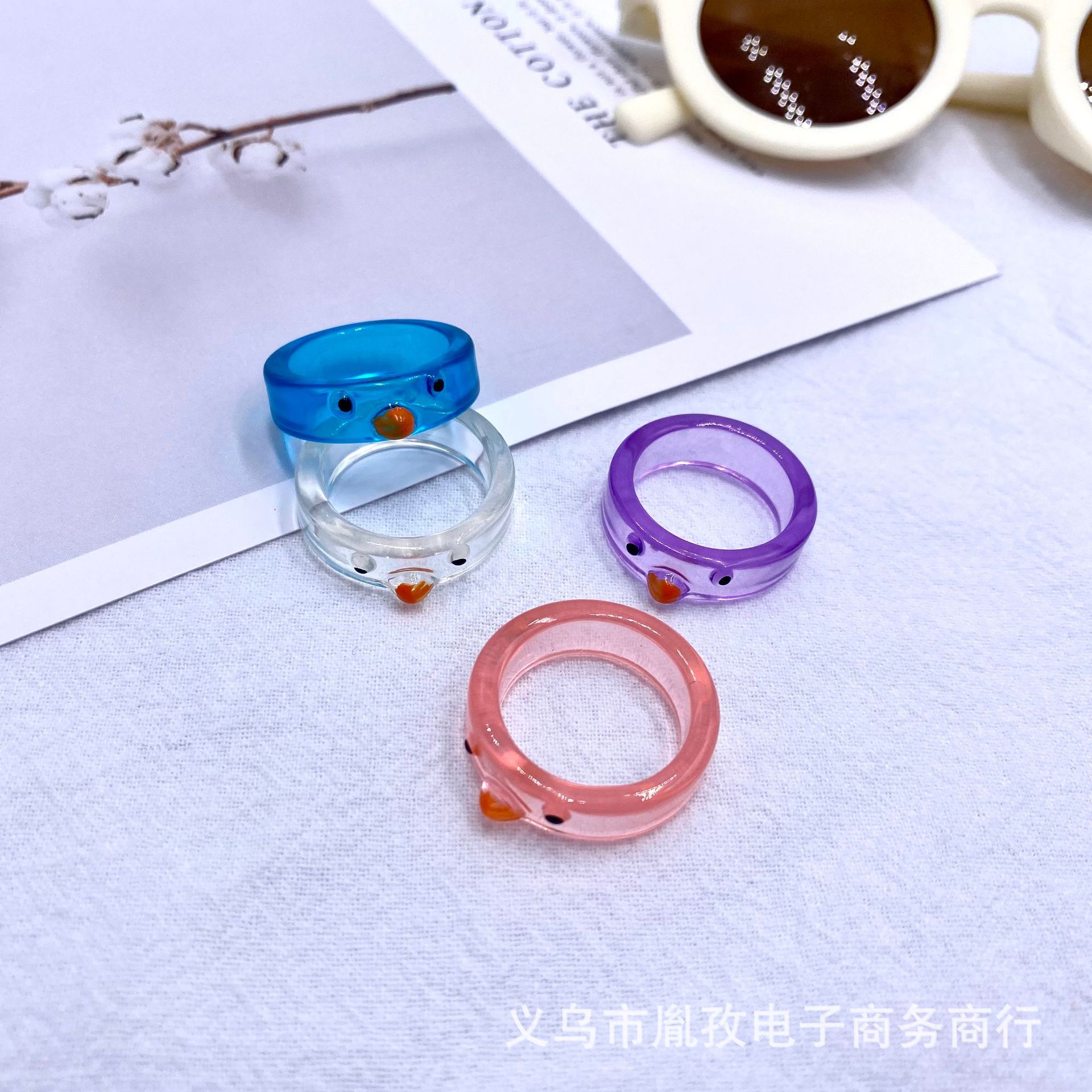 Cross-border ins estilo europeo y americano Venta caliente diversión pollo resina anillo transparente tridimensional multi-color anillo