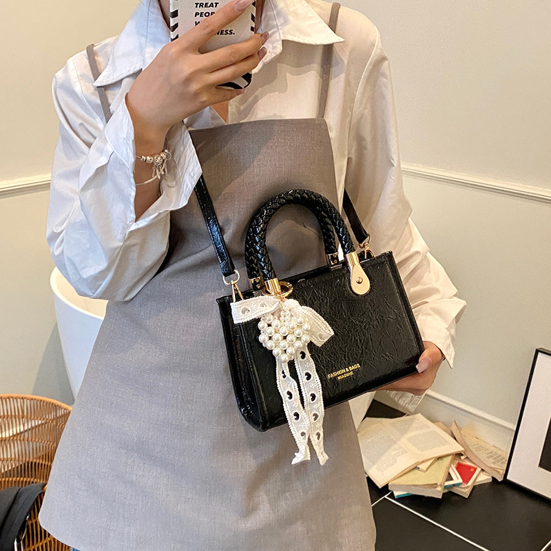 Bolso cuadrado pequeño portátil más vendido transfronterizo para mujer 2025 nuevo bolso de hombro de moda de nicho bolso de mensajero de alta gama