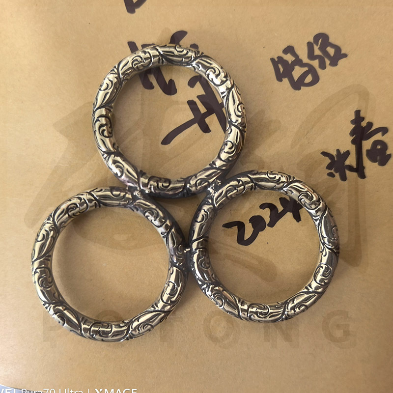 Dongguan Original Brass Tang Grass Carved Solid Brass Piece, Inner Diameter 25mm, Wire Thickness 5mm, Bullback Strap Connector