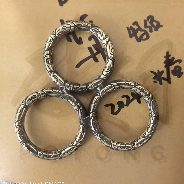 Dongguan Original Brass Tang Grass Carved Solid Brass Piece, Inner Diameter 25mm, Wire Thickness 5mm, Bullback Strap Connector
