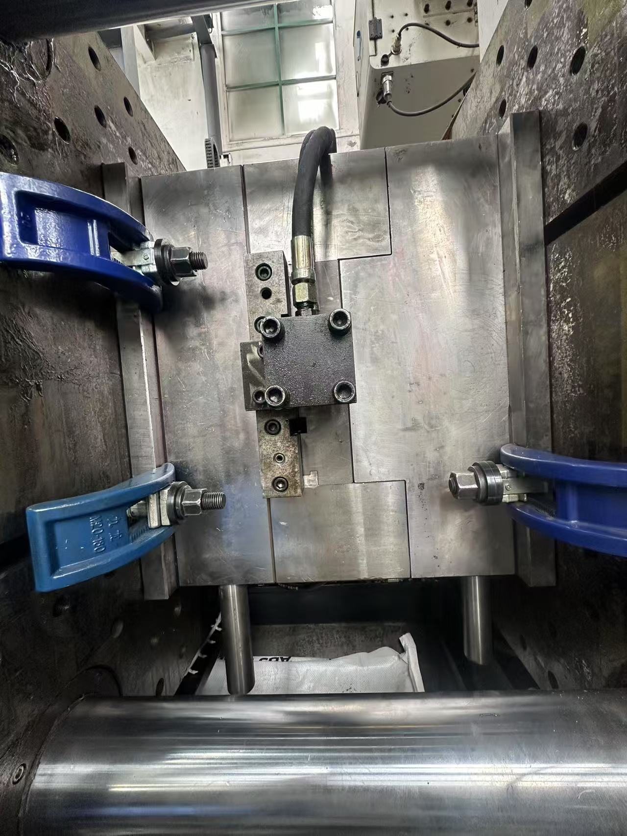 Auto Parts Central Control Door Armrest Injection Mold Black Electroplating Parts Injection Mold Car Abs Injection Mold
