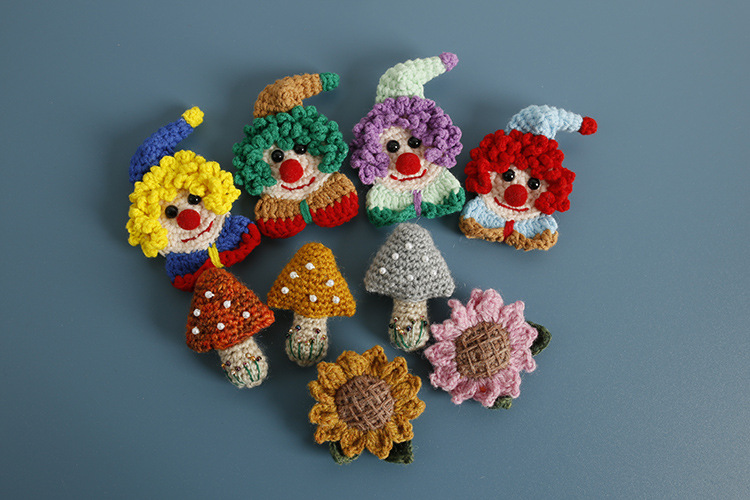 10g Weight Brooches Classification Casual, Daily Occasion Cashmere Material Flower Pattern Autumn&Winter Season Women's Gender Knitting Design Cartoon Style Cartoon Pin Flower Cashmere Knitting Women's Brooches 无