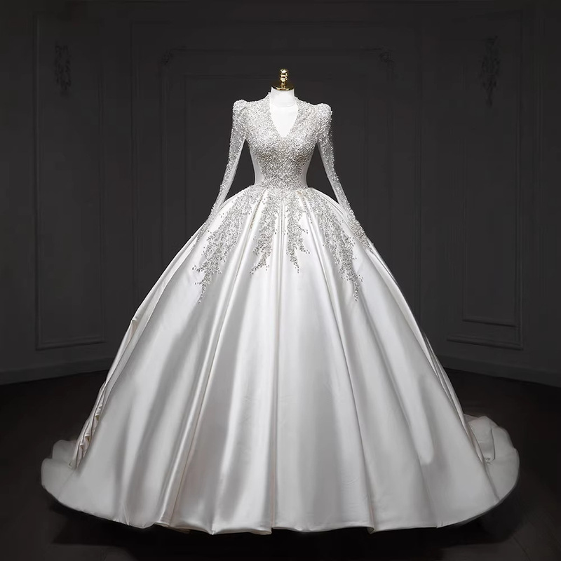 Long-Sleeve Wedding Dress for Brides, New European and American Style, Vintage V-Neck, Heavy Craftsmanship, Suitable for Petite Figures, Light Satin Fabric Long-Sleeve Wedding Dress for Brides, New European and American Style, Vintage V-Neck, Heavy Craftsmanship, Suitable for Petite Figures, Light Satin Fabric