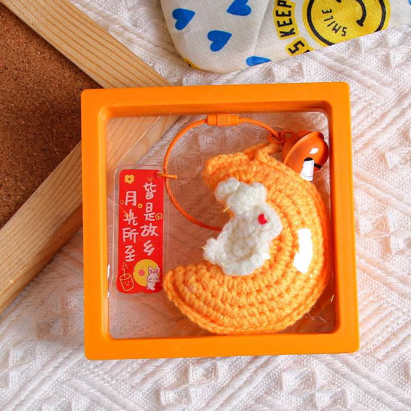 中秋の毛糸のキーホルダーの完成品の掛け物のネットの赤いフックは月のウサギの学生のかばんを編みます。|undefined