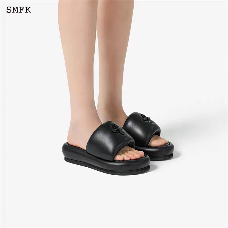 Mismo Estilo De Zapatillas De Globo Mate Pisando Heces Sintiendo Flor Cruzada Ropa De Abrigo Para Mujer Aumentada En Cm Chanclas De Fondo Grueso Mujer_voghion.com