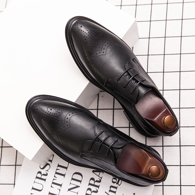 2025 zapatos de cuero para hombres de boda traje de novio negocios británico punta barro peluquería tallada zapatos casuales para hombres