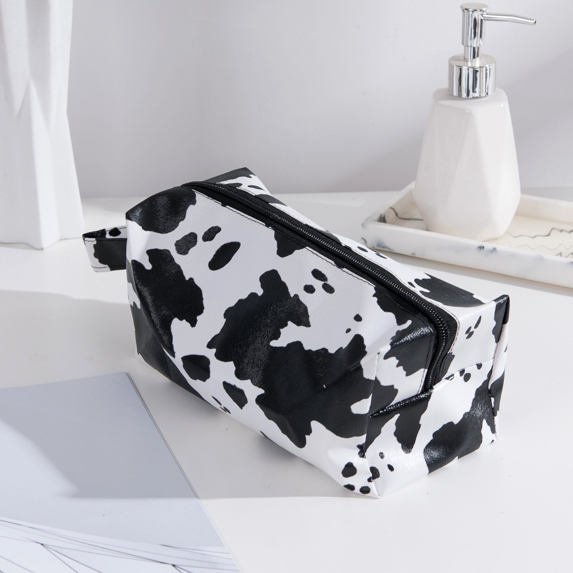 2022 nuevo color de vaca bolsa de cosméticos lindo moda simple lavado a prueba de agua bolsa de almacenamiento de viaje de gran capacidad