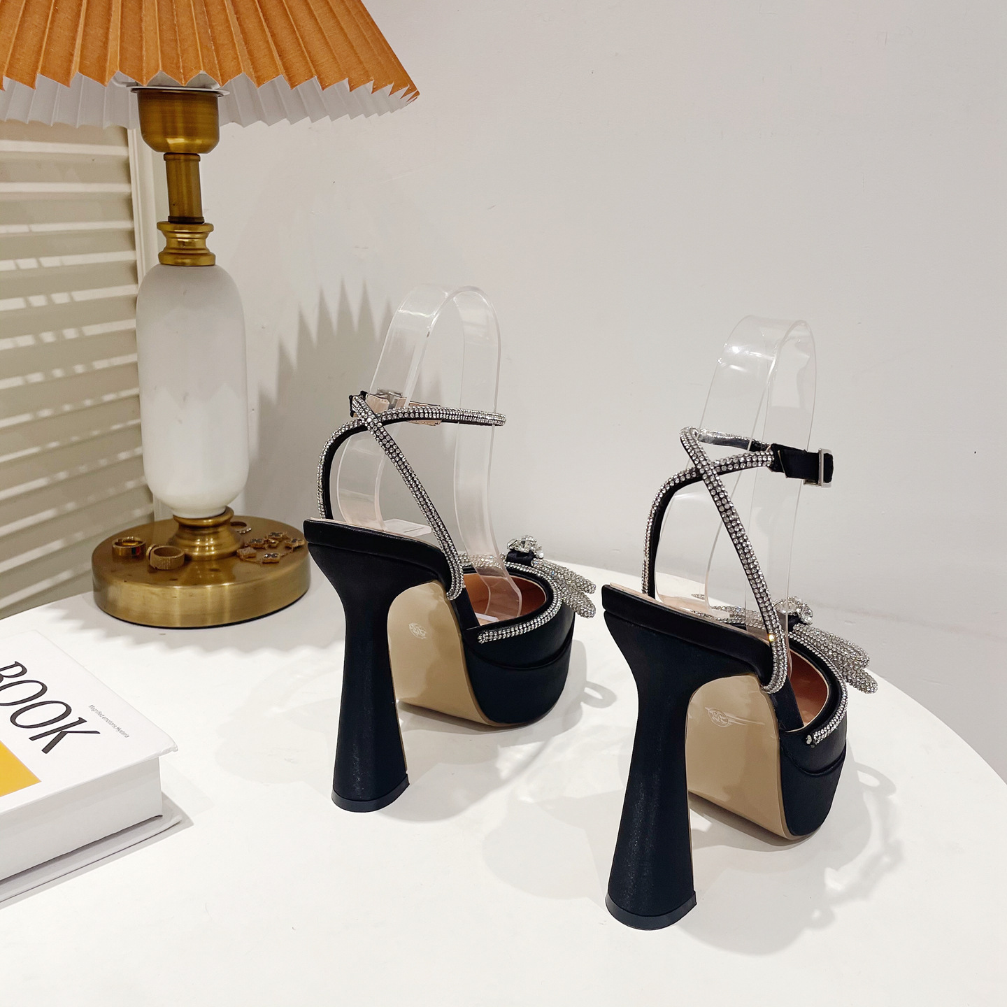 Damen neue modische Strass-Schleife, französischer spitzer Zehenbereich, hohle Plateau-High-Heels_voghion.com