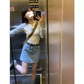 美式甜辣上衣早秋新款百塔设计感短款T恤短款撞色正肩甜酷风上衣