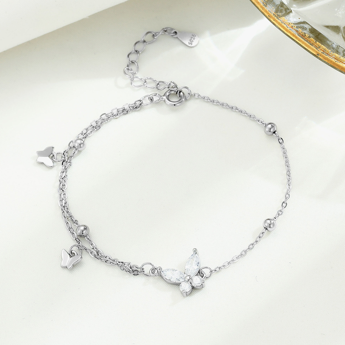 Alto sentido Otoño e Invierno moda cuentas redondas pulsera de doble capa para las mujeres s925 plata esterlina diamante mariposa pulsera nicho temperamento joyería