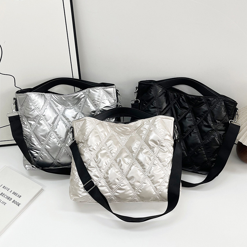 Down-Filled Cotton Tote Bag for Women, Fashionable Embroidered Rhombus Space Cotton Handbag, Simple Solid Color Shoulder Bag Down-Filled Cotton Tote Bag for Women, Fashionable Embroidered Rhombus Space Cotton Handbag, Simple Solid Color Shoulder Bag