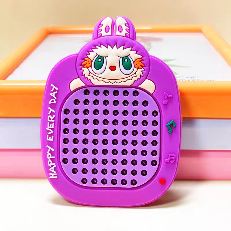 Llavero de dibujos animados creativo Tablero de dibujo magnético, laberinto de cuentas para caminar, descompresión, mochila escolar de juguete, puesto colgante, pequeño regalo al por mayor