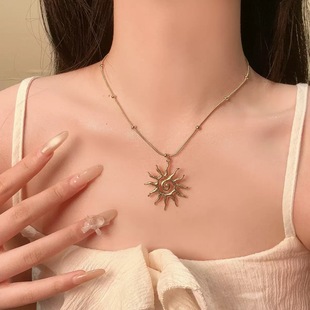 �W���羳���R�d����̫ꖵ�����Ů���Խ�ɫ�U�յ����r�к��s�i�