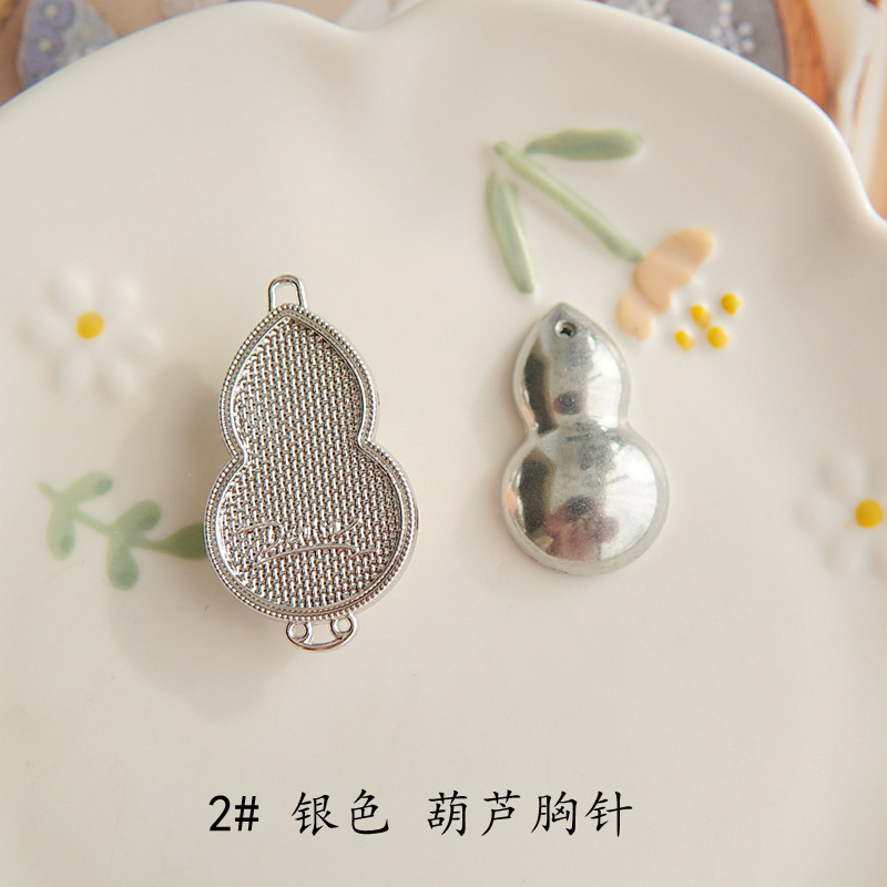 晗颖手工宋锦蓝染布手染布刺绣布芭蕉扇锁葫芦底托合金饰品胸针款|undefined