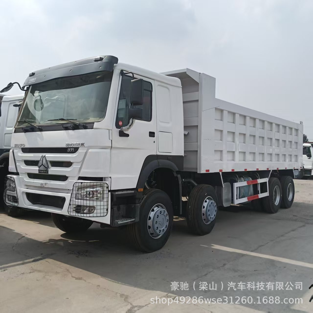 Cross-border version of the HOWO 8*4 dump truck, mining transport vehicle, HOWO371, front four and rear eight wheels, 12-wheel rear tipper truck