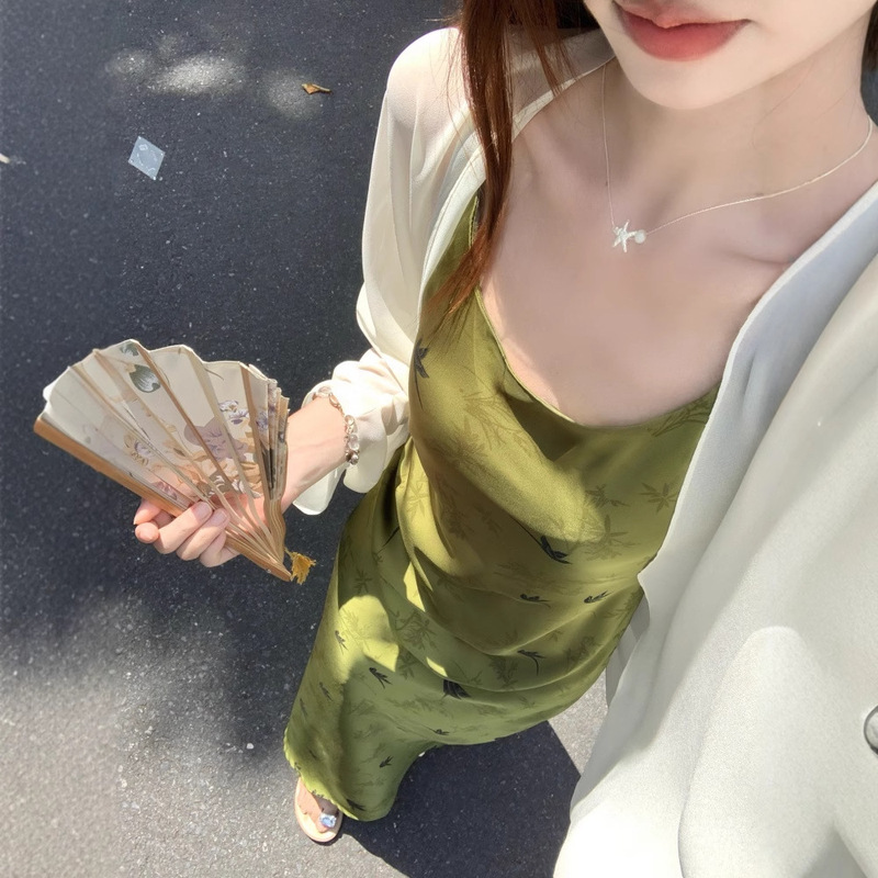 新中式复古绿色碎花吊带连衣裙大码气质国风缎面长裙+开衫两件套|undefined