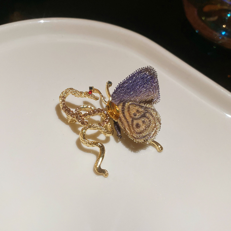 Vintage Enamel Horse Brooch for the Zodiac Year, Retro High-End Suit Pin, Fashionable Versatile Accessory for Women