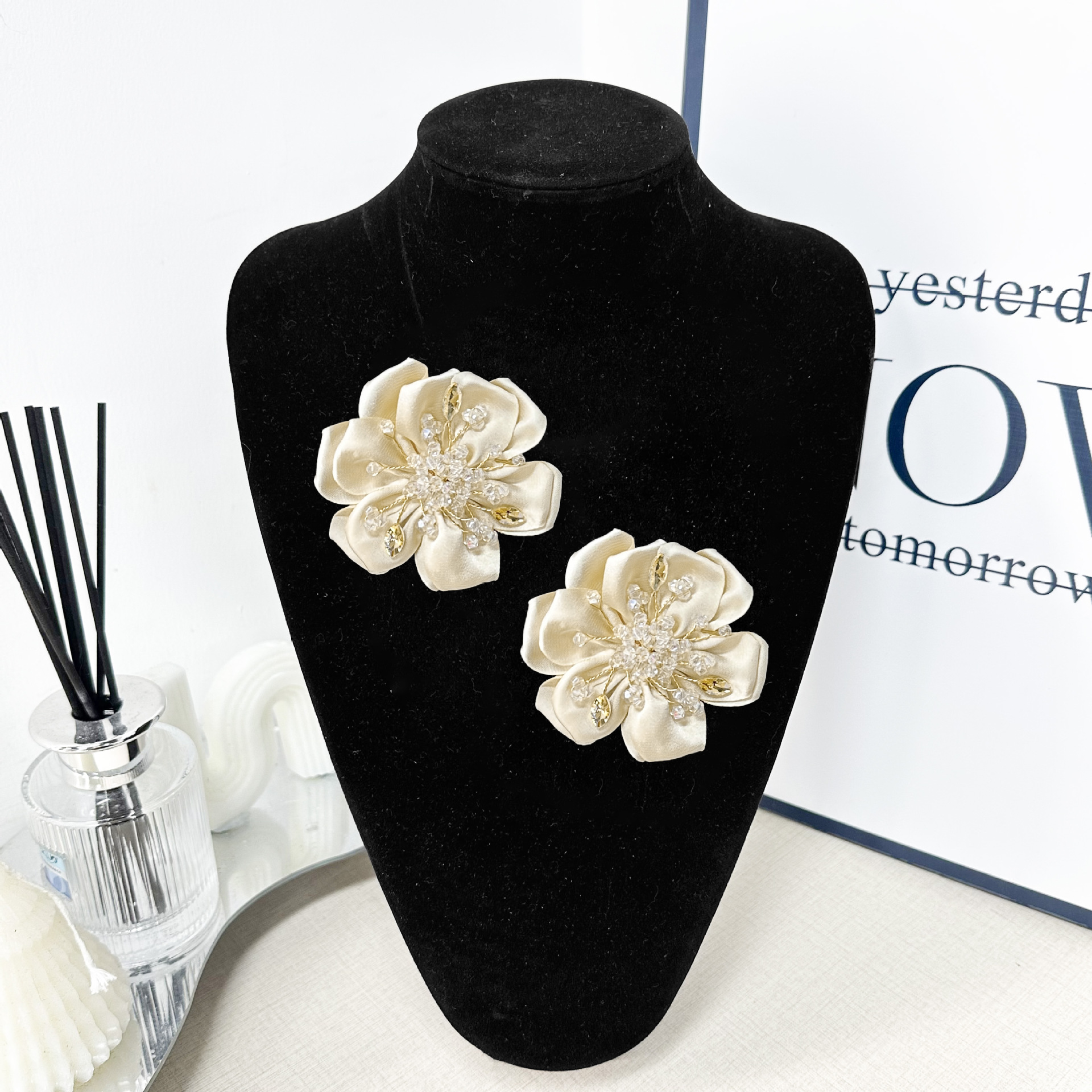 Flor cosida a mano con cuentas de diamante, traje, abrigo, accesorios DIY, plegado, accesorios de flor tridimensionales, flores de pecho image 10