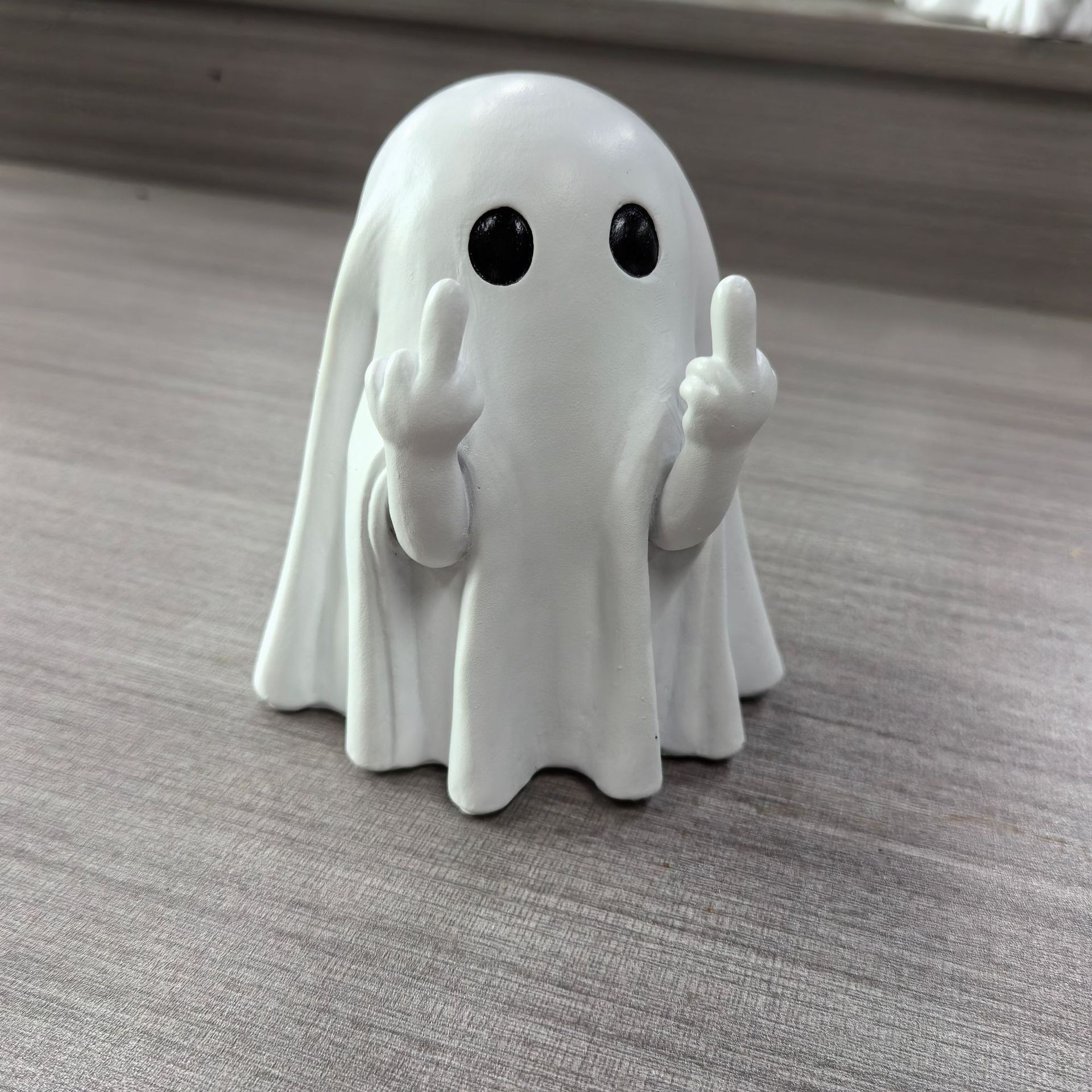 Nuevos adornos de fantasmas lindos de Halloween, dedos medios verticales creativos, adornos de escritorio de fantasmas provocativos, regalos para amigos