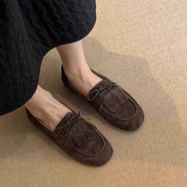 Retro insulated suede loafers with shoelaces flat
