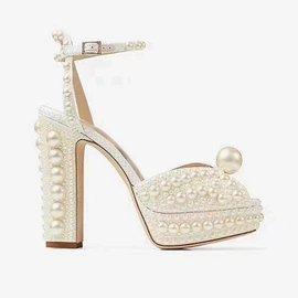 厚底凉鞋;平底拖鞋;高跟凉鞋