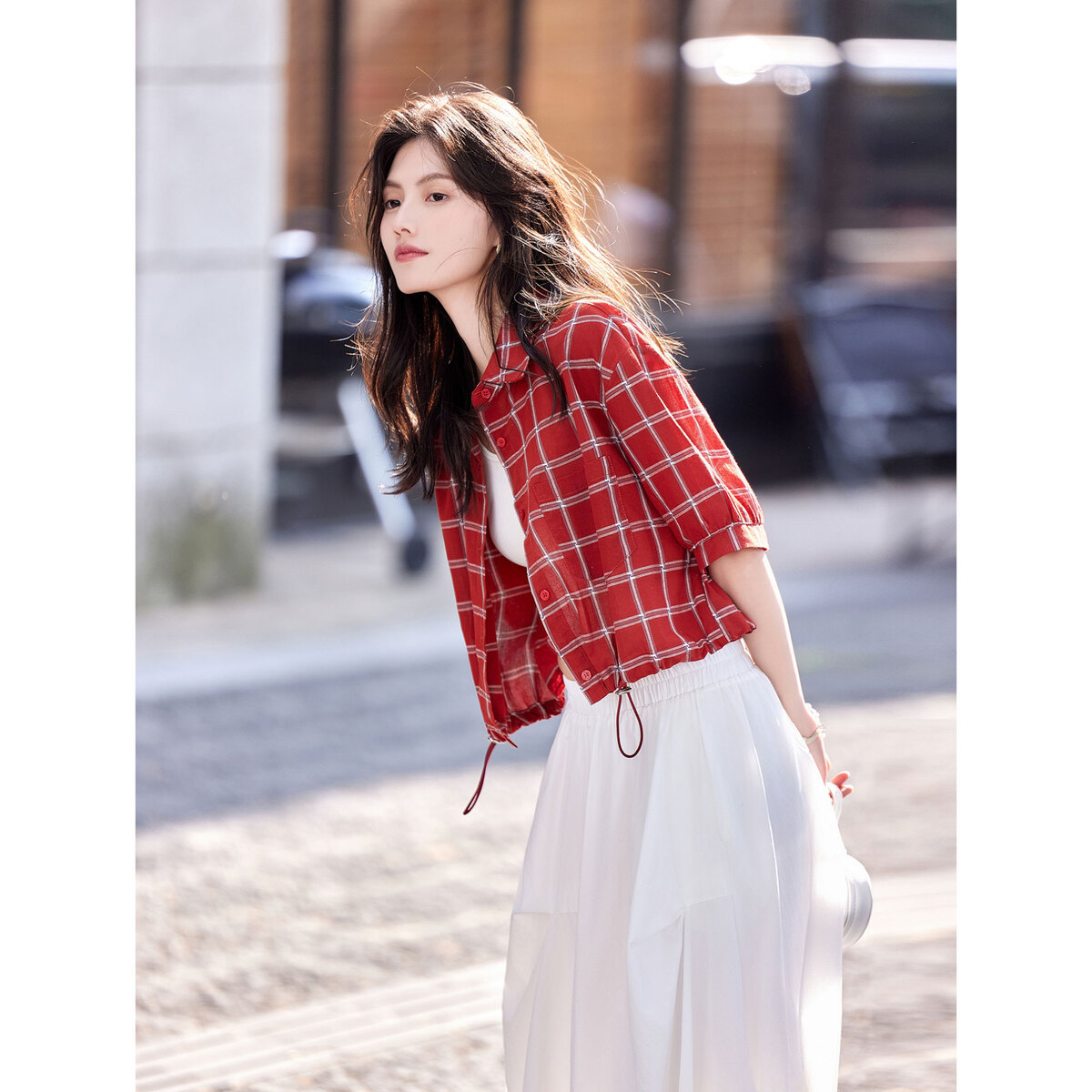 Áo sơ mi nữ cổ bẻ ngắn tay phong cách Nhật Bản kẻ sọc đỏ — kẻ sọc đỏ chi tiết 1