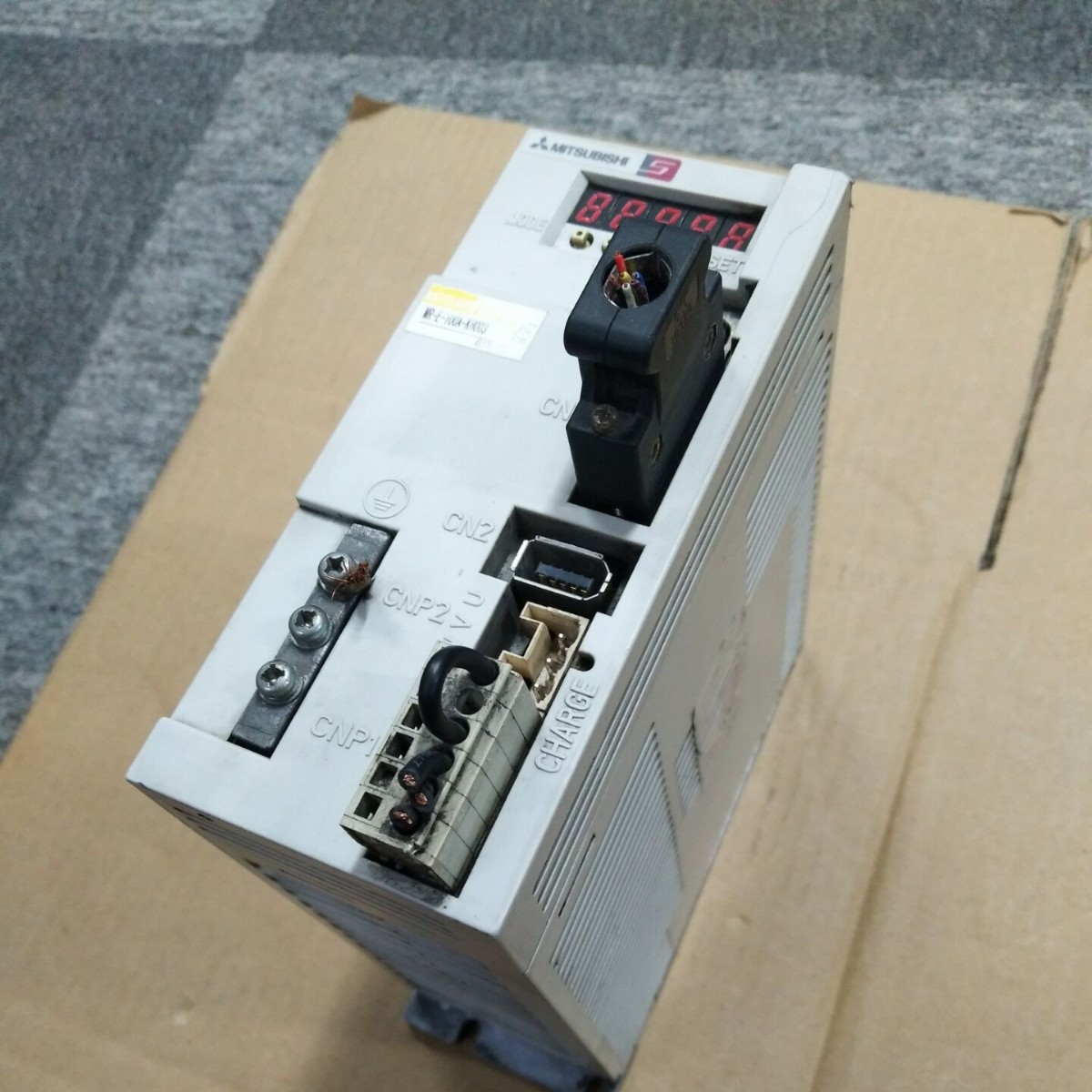 原装拆机三菱驱动器MR-E-100A-KH003现货，功能完好，实物图片