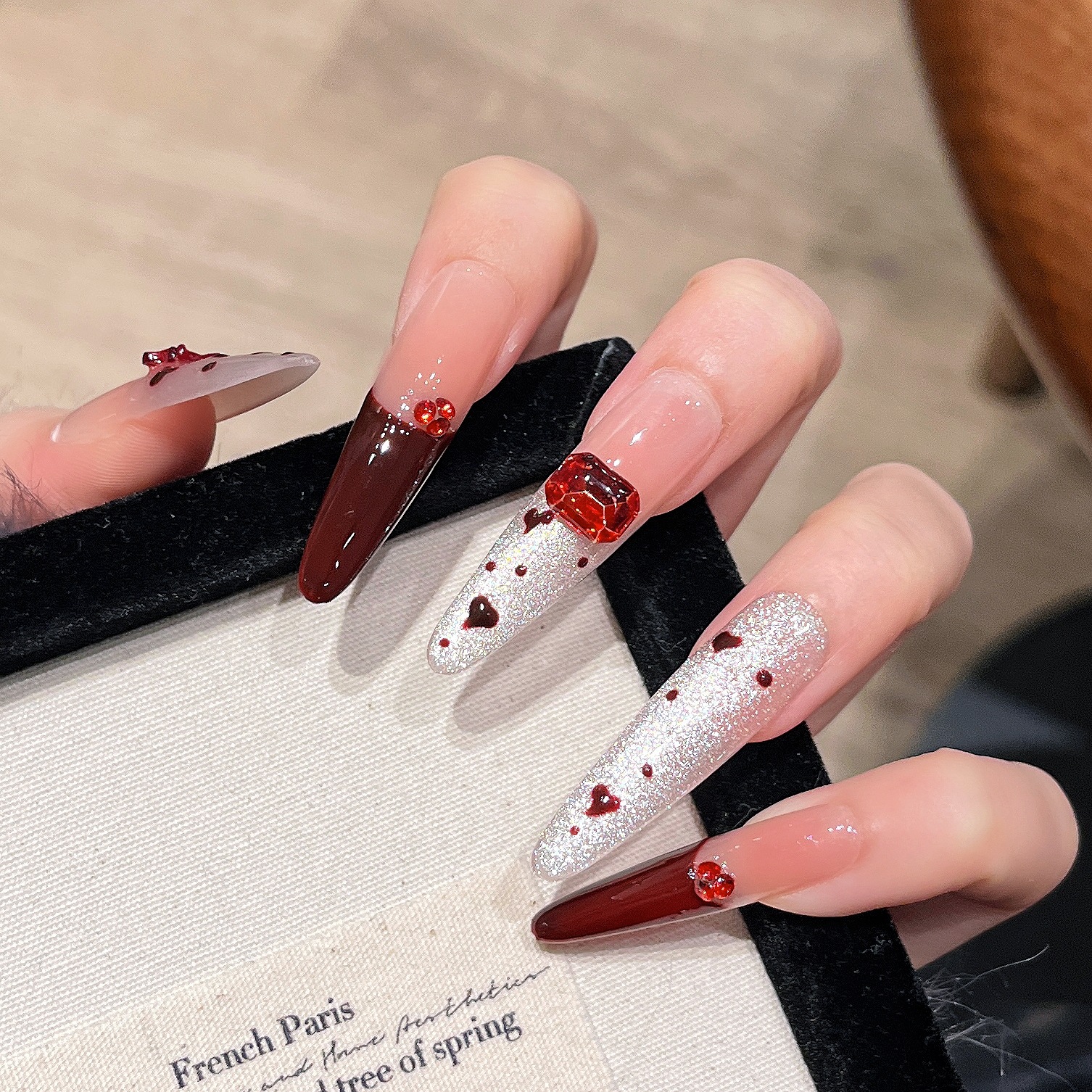 Uña hecha a mano de Año Nuevo rojo blanqueador parche de uñas parche de uñas de manicure largo puro parche de uñas hechas a mano 4.0