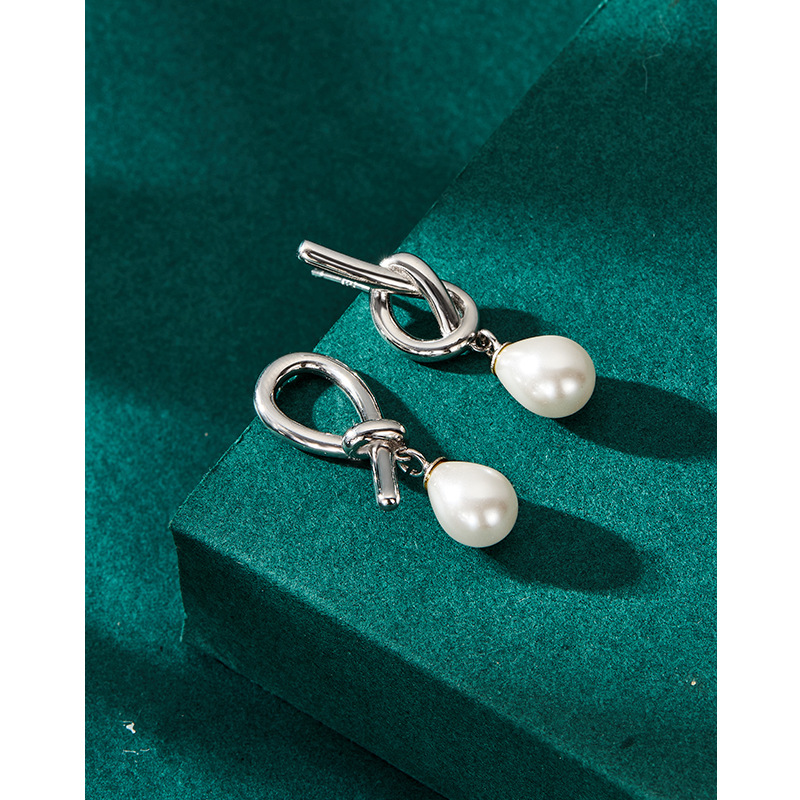 Diseño personalizado perla pendientes S925 plata esterlina nueva moda Corea del Sur elegante Internet celebridad irregular pendientes para las mujeres
