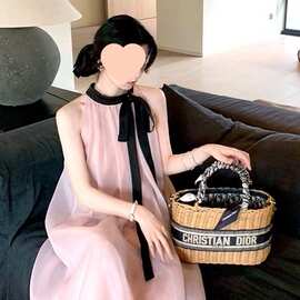设计甜美气质宽松挂脖系带蝴蝶结连衣裙女夏季氛围感海边度假裙子