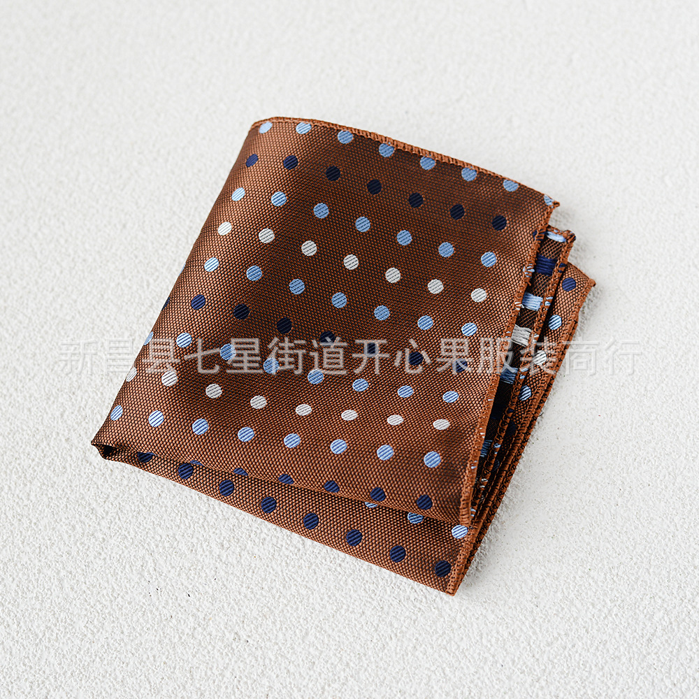 Traje de hombre pequeña bufanda cuadrada fábrica al por mayor moda poliéster accesorios de moda Vintage bordado patrón Toalla de bolsillo ropa de hombre