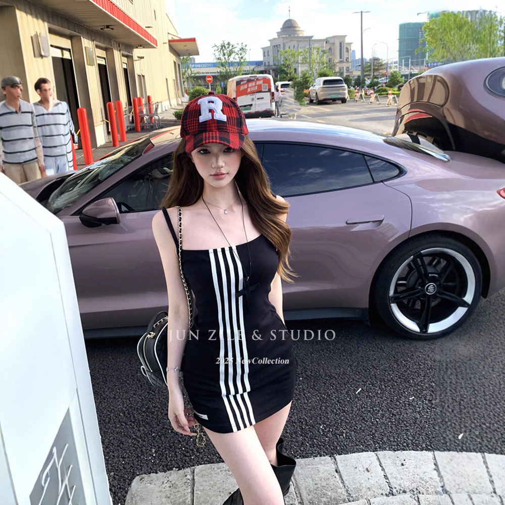 吊带连衣裙黑色条纹收腰修身显瘦辣妹运动短裙夏季女装性感包臀裙