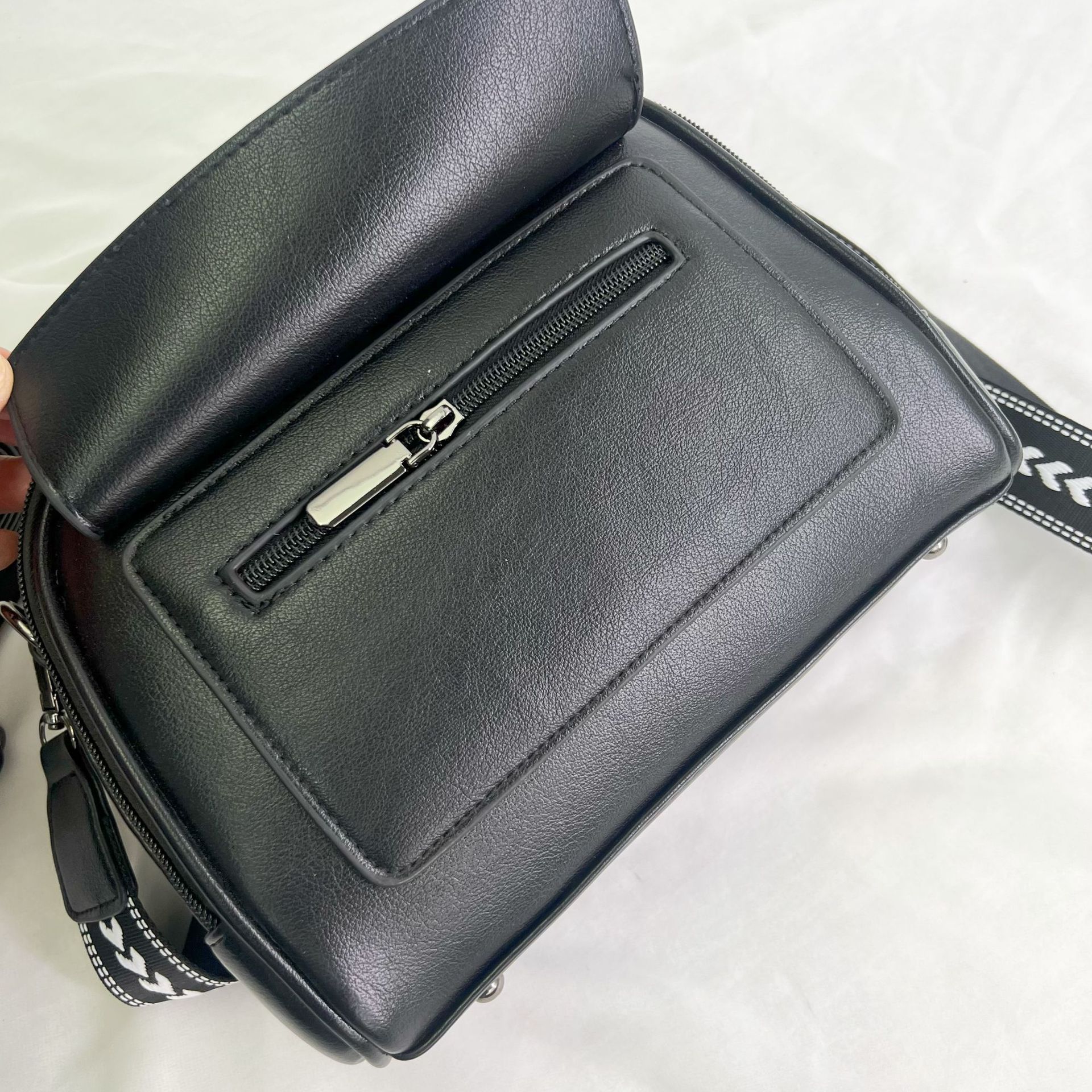 637g Weight Nylon Lining Material Zipper Closure Type Single Shoulder Strap Strap Type Saddle Bag Bags Type Street Occasion Pu Leather Material Solid Color Pattern All Seasons Season Women's Gender Classic Style Style Square Shape Medium Size Women's Medium Pu Leather Solid Color Classic Style Square Zipper Saddle Bag 18