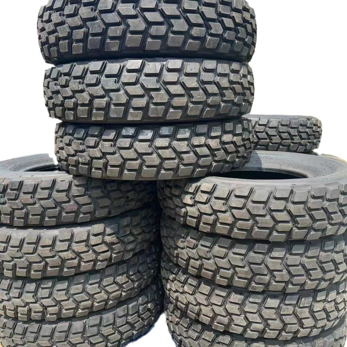 供应越野轮胎7.50R16LT朝阳CB999沙漠花纹运输车750R16小块花轮胎