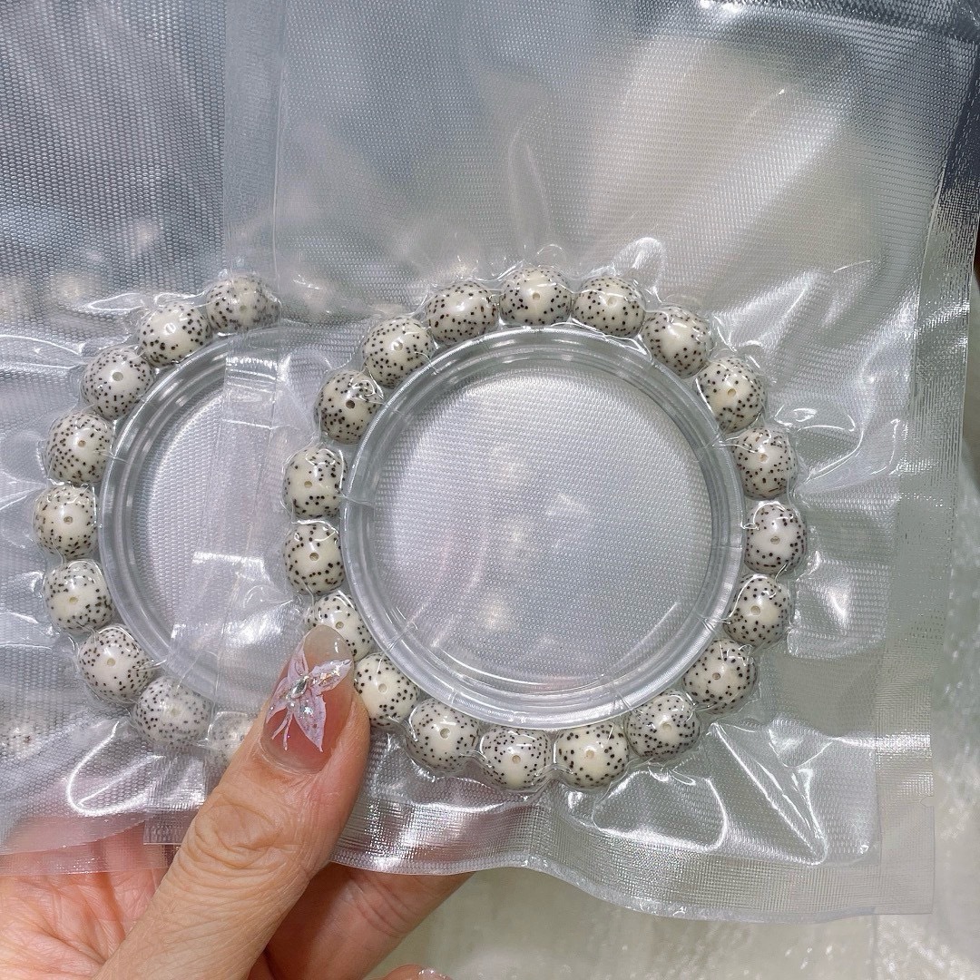 구형은 약 10x11mm