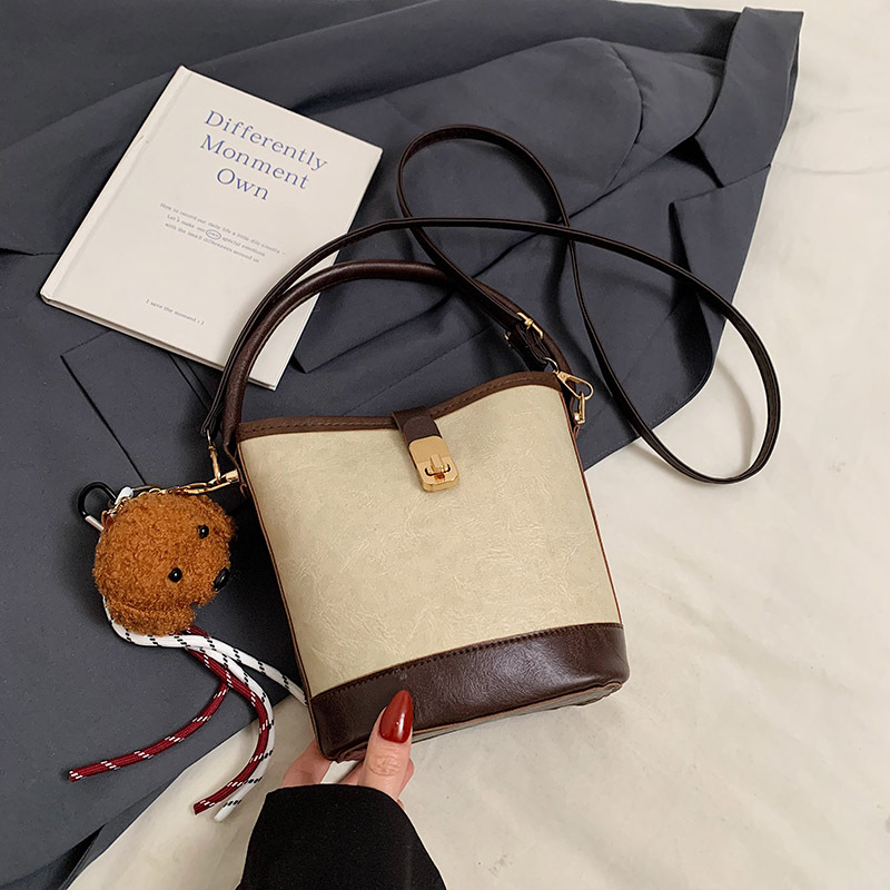 Niche Zhong retro coreano versátil bolso de cubo portátil de moda de mujer otoño y invierno viajero PU alta textura mochila