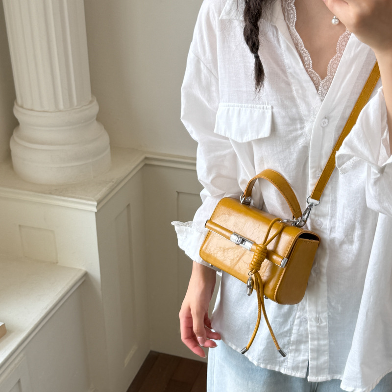 Bolsa de mano transfronteriza para mujeres 2026 nuevo bolso de hombro de verano de alta calidad retro bolso de mano de moda mochila
