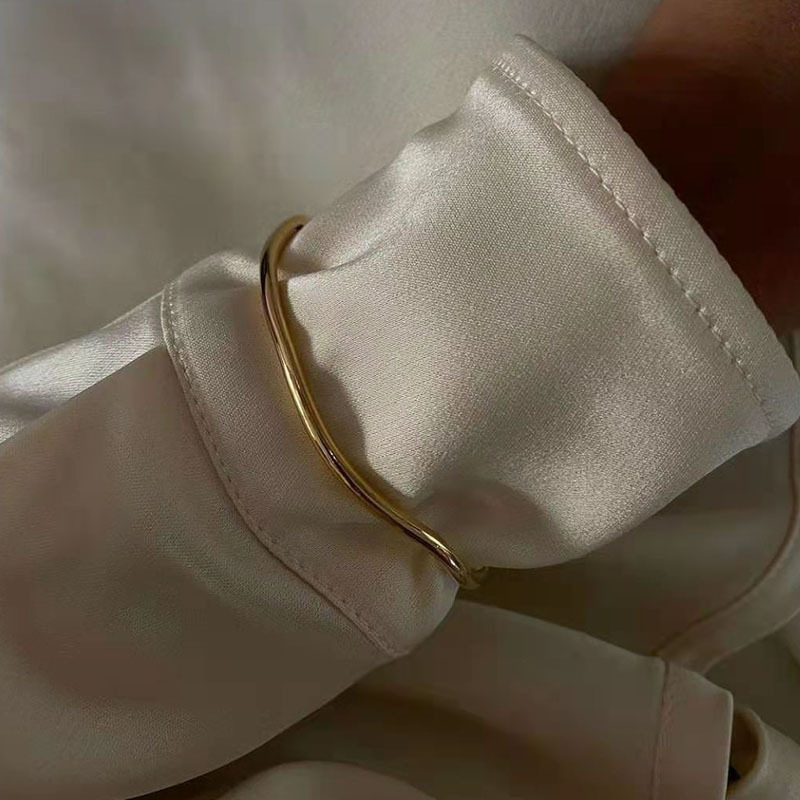 Titanium steel gold-plated women's trendy Korean-style simple and elegant bracelet, designed by a single designer, hand jewelry Titanium steel gold-plated women's trendy Korean-style simple and elegant bracelet, designed by a single designer, hand jewelry