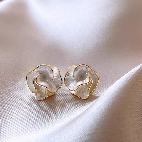 French-style temperament camellia earrings for women  new high-end mother-of-pearl flower earrings unique design earring drop decorations