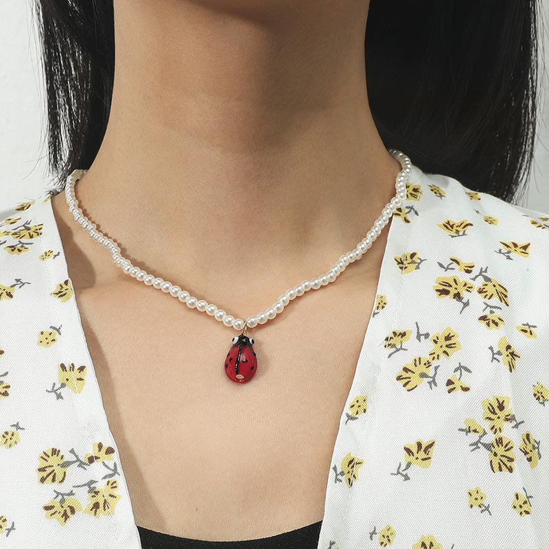 Collier En Alliage De Coccinelle À La Main À La Main En Gros display picture 1